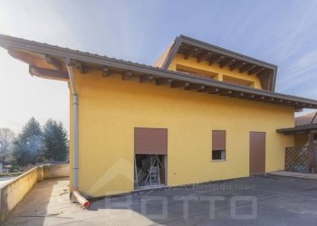 Facciata - Villa via novara 302, Borgomanero - photo 1