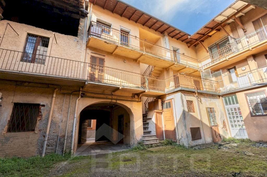 Facciata - Stable - Palace via Dante 24, Gozzano - photo 1
