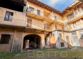 Facciata - Stable - Palace via Dante 24, Gozzano - photo 1