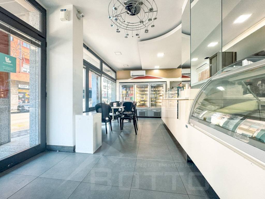 Interno non residenziale - Negozio corso sempione 9, Borgomanero - foto 1