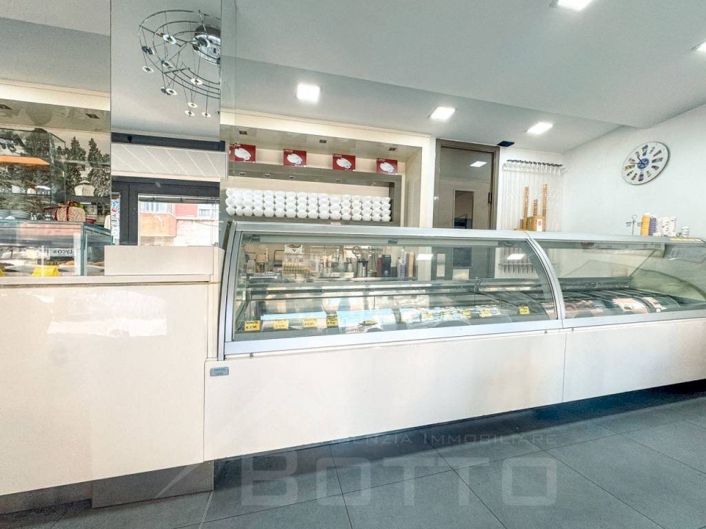 Interno non residenziale - Negozio corso sempione 9, Borgomanero - foto 2