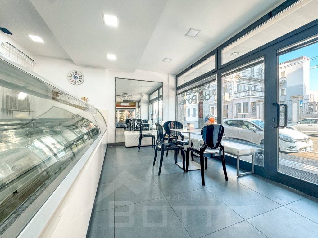 Interno non residenziale - Negozio corso sempione 9, Borgomanero - foto 3