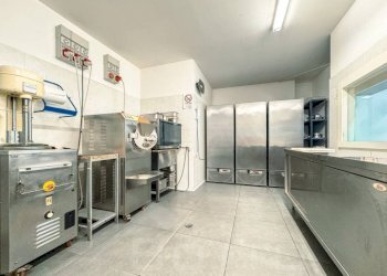 Interno non residenziale - Shop corso sempione 9, Borgomanero - photo 8