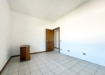 Camera da letto - Trilocale via Novara 188/a, Borgomanero - foto 18