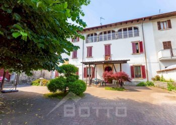 Facciata - Villa via opagliolo 20, San Maurizio d'Opaglio - foto 2