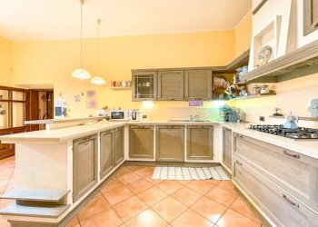 Cucina - Villa via opagliolo 20, San Maurizio d'Opaglio - foto 3