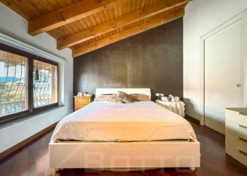 Camera da letto - Quadrilocale via Ceredo 27, Borgomanero - foto 16