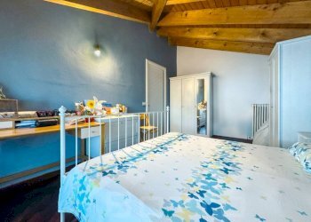Camera da letto - Quadrilocale via Ceredo 27, Borgomanero - foto 24