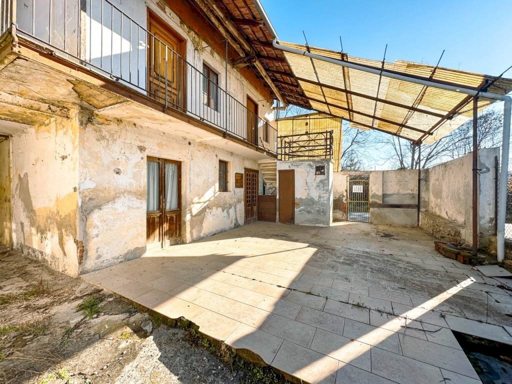 Cortile interno - Casa indipendente via Cascina Strona 5, Ghemme - foto 1