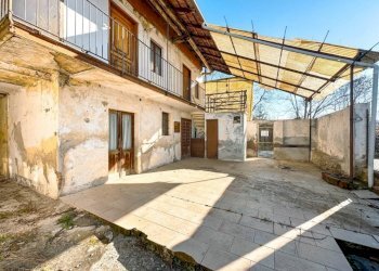 Cortile interno - Casa indipendente via Cascina Strona 5, Ghemme - foto 1
