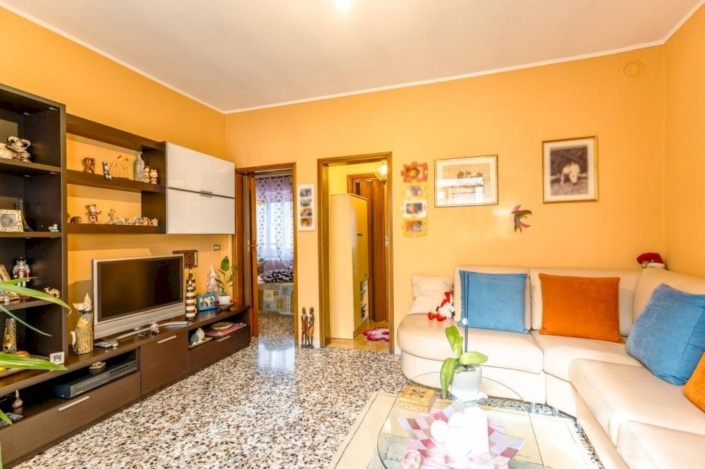 Salone - Villa via raveglia 56, San Maurizio d'Opaglio - foto 3
