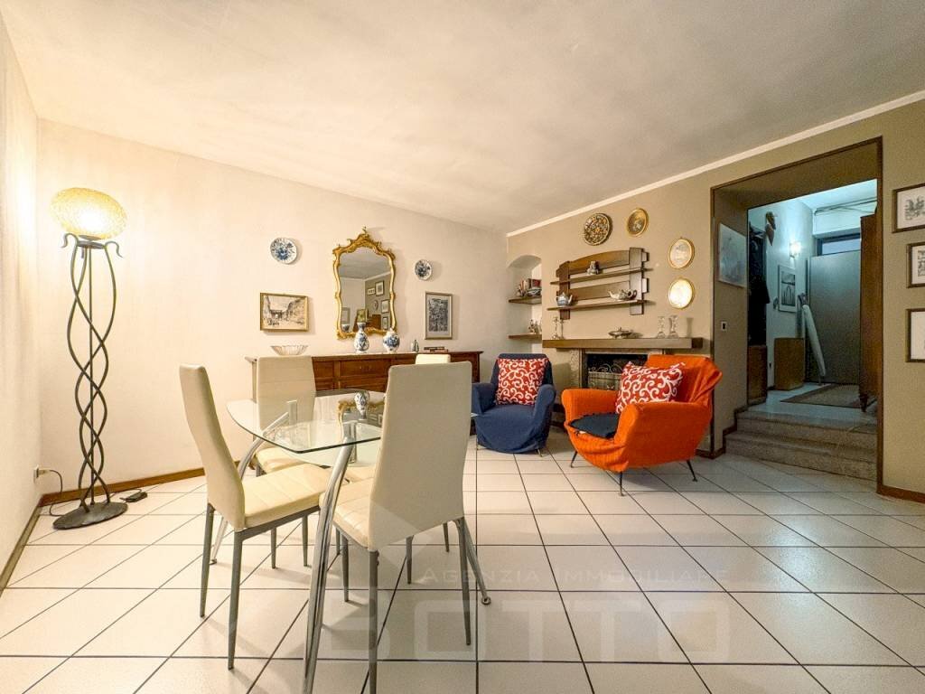 Salone - Villa via regina villa 33, Gozzano - photo 3