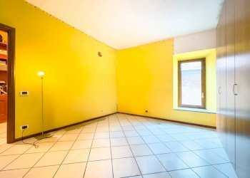 Camera da letto - Villa via regina villa 33, Gozzano - photo 13