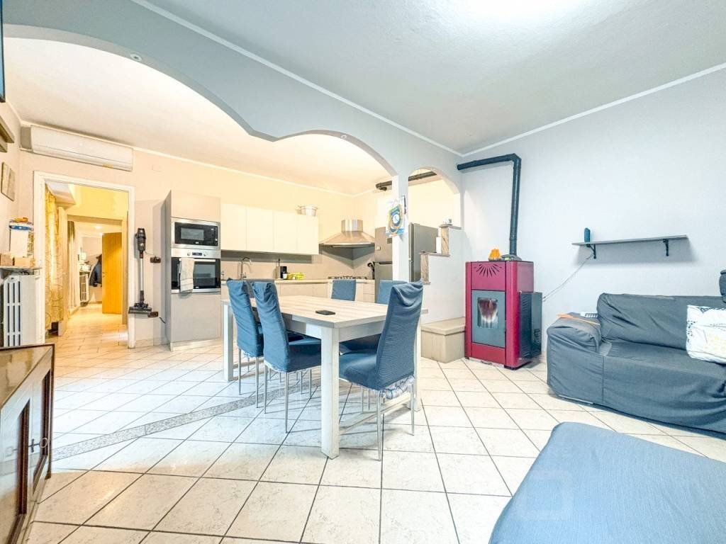 Salone - Three-room apartment via Dante 25, Gozzano - photo 3