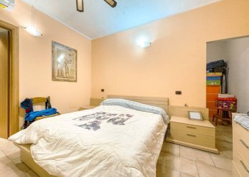 Camera da letto - Trilocale via Dante 25, Gozzano - foto 7