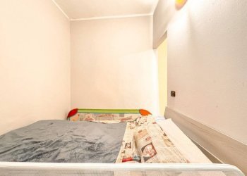 Camera da letto - Trilocale via Dante 25, Gozzano - foto 8