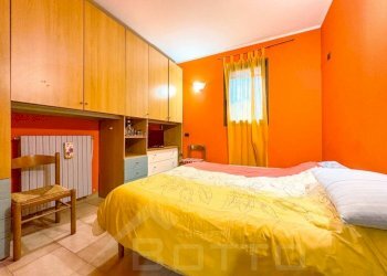 Camera da letto - Trilocale via Dante 25, Gozzano - foto 11