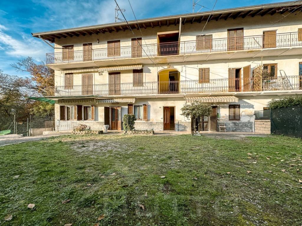 Facciata - Villa via Giuseppe Nobile 6, Gattico-Veruno - foto 1