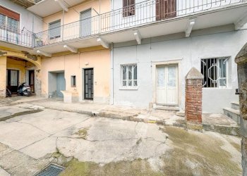 Cortile interno - Villa via magnana 4, Gozzano - photo 6