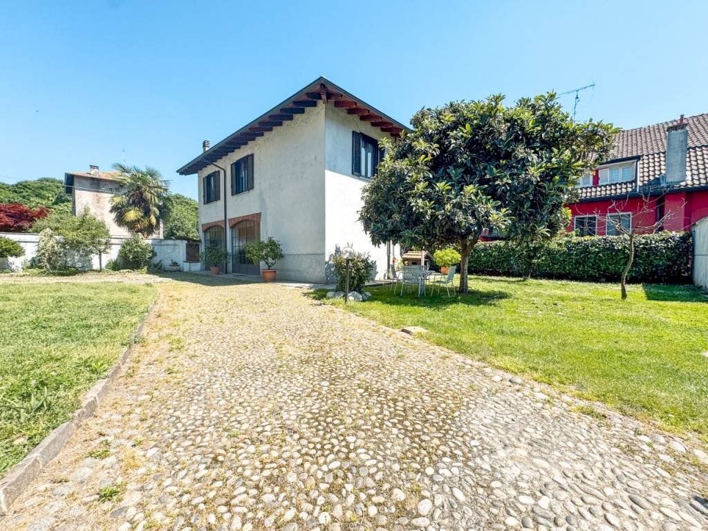 Giardino - Villa via Cureggio 26, Borgomanero - foto 2