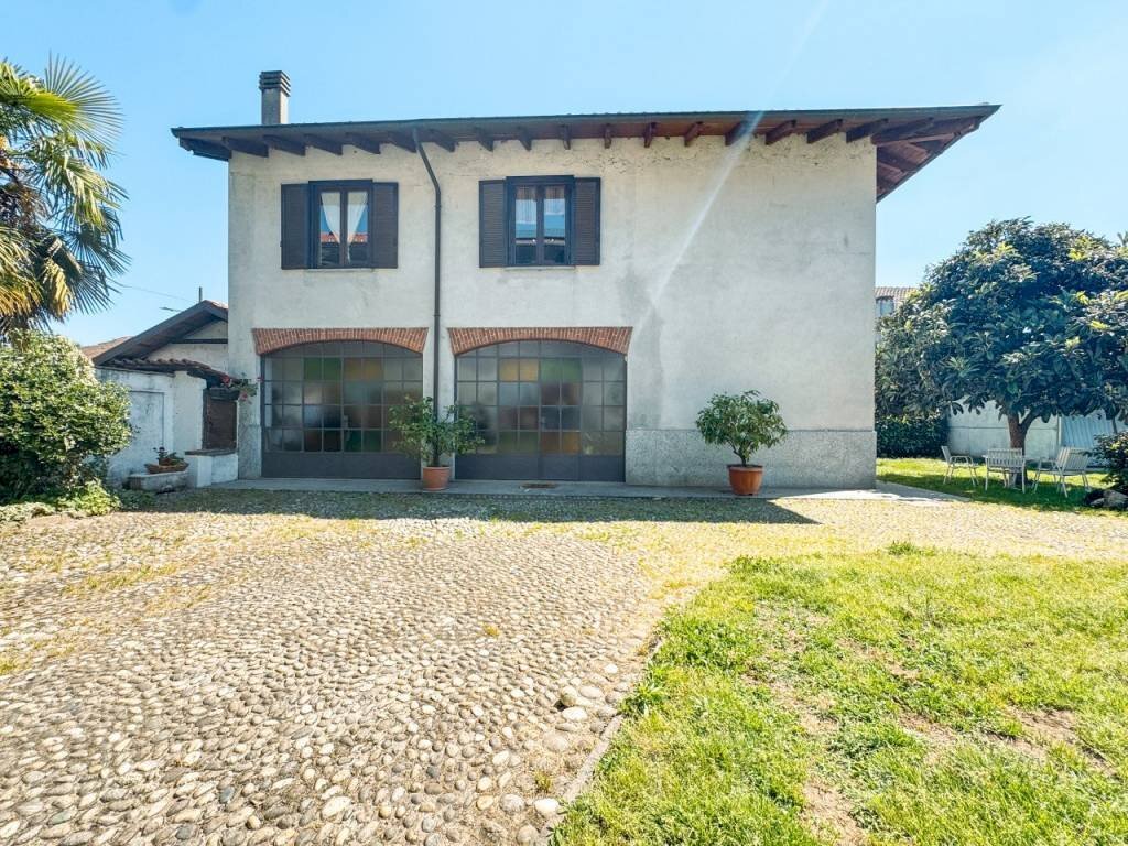 Facciata - Villa via Cureggio 26, Borgomanero - foto 3
