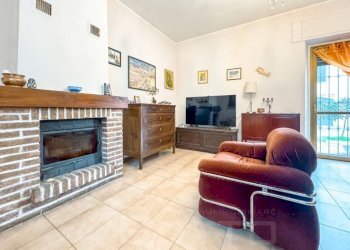 Salone - Villa via Cureggio 26, Borgomanero - foto 23