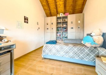 Camera da letto - Villa via Cureggio 26, Borgomanero - foto 35