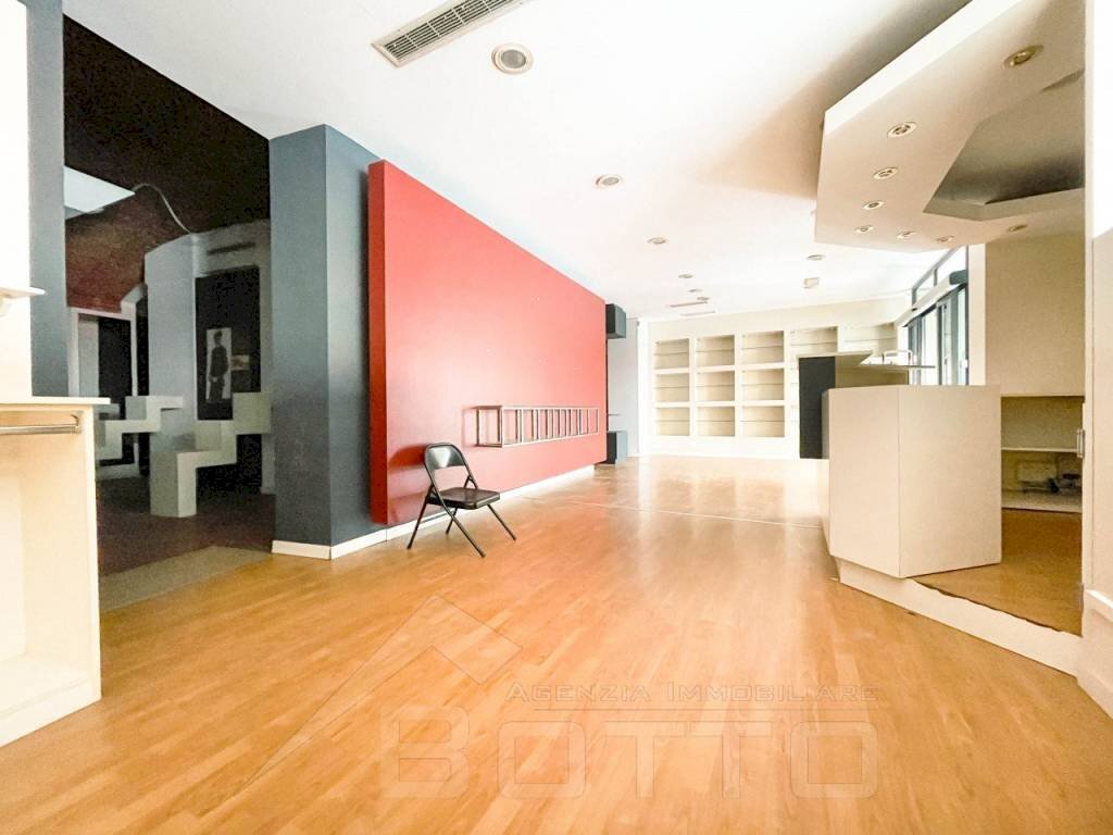 Interno non residenziale - Shop viale don minzoni 14, Borgomanero - photo 1