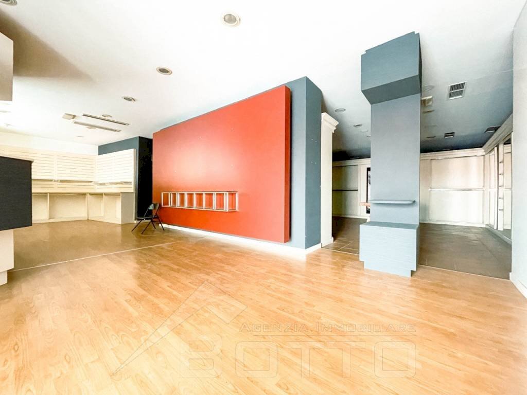 Interno non residenziale - Shop viale don minzoni 14, Borgomanero - photo 2