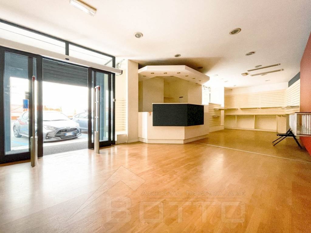 Interno non residenziale - Shop viale don minzoni 14, Borgomanero - photo 3