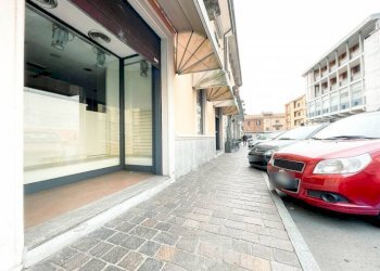 Zona - Shop viale don minzoni 14, Borgomanero - photo 10