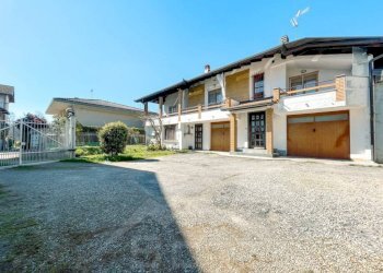 Cortile interno - Villa Viao Oioli 27, Gattico-Veruno - foto 1