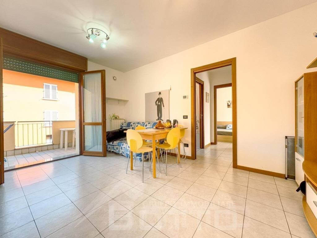 Salone - Two-room apartment via pio x 9, Borgomanero - photo 3