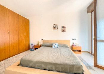 Camera da letto - Appartamento via pio x 9, Borgomanero - foto 9