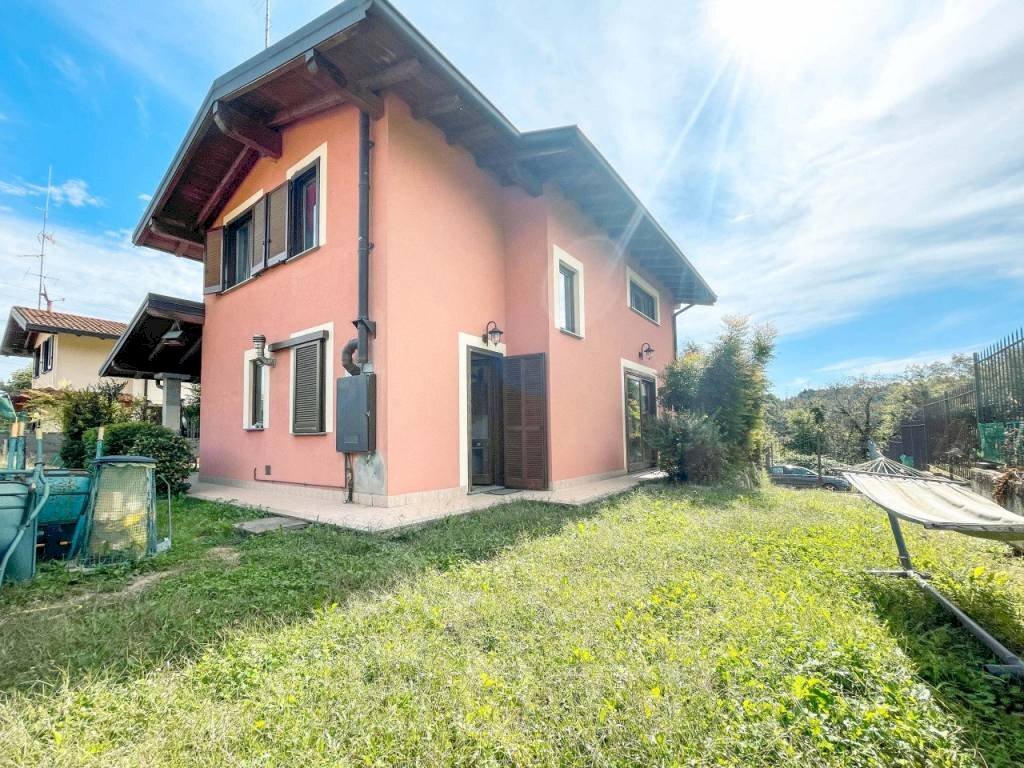 Facciata - Villa via Vignazza 4, Comignago - foto 1