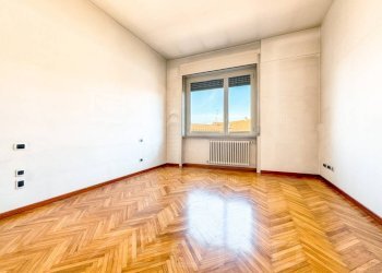 Camera da letto - Trilocale corso sempione 27, Borgomanero - foto 12