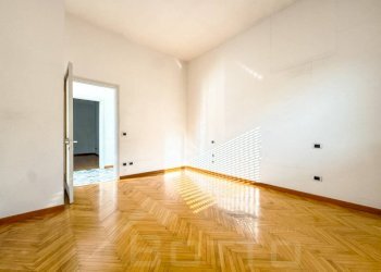Camera da letto - Trilocale corso sempione 27, Borgomanero - foto 13