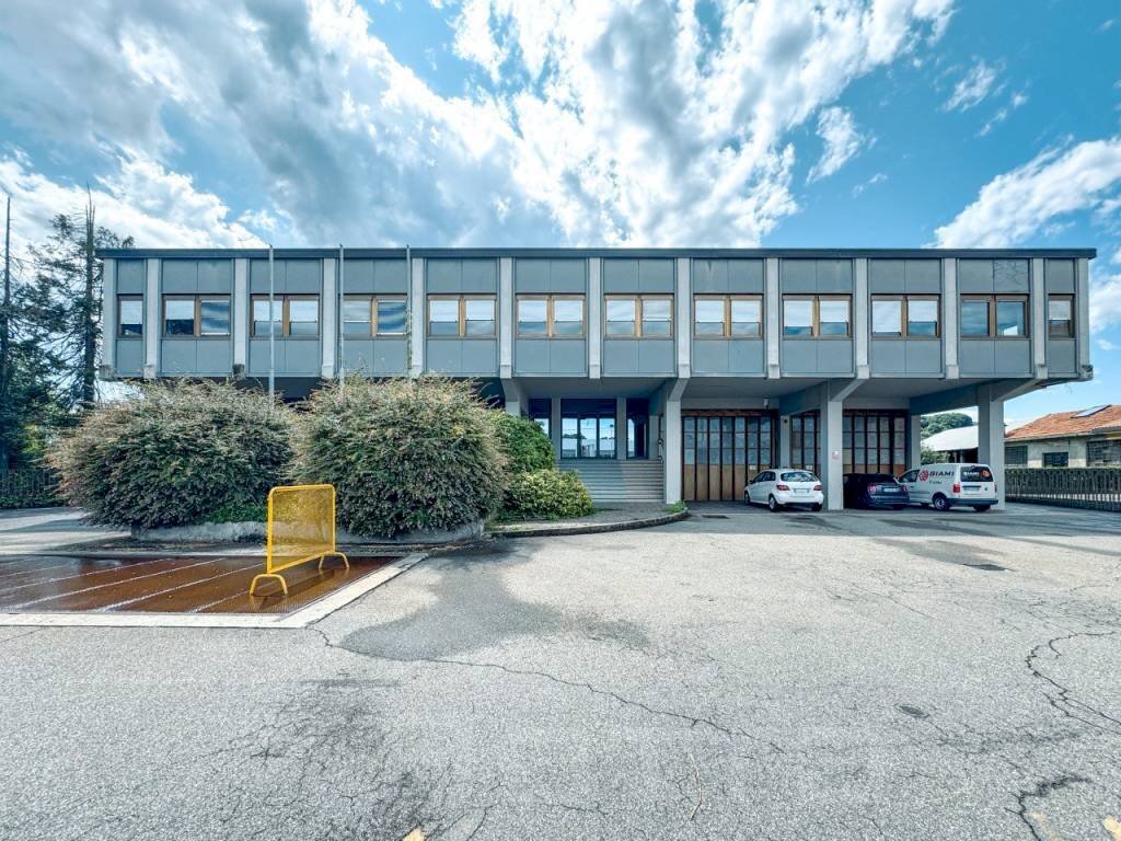 Facciata - Capannone via per novara 30, Gozzano - foto 1