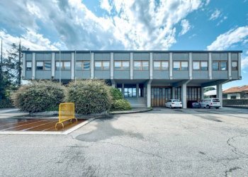Facciata - Capannone via per novara 30, Gozzano - foto 1