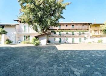 Cortile interno - Villa via Novara 9, Suno - photo 6