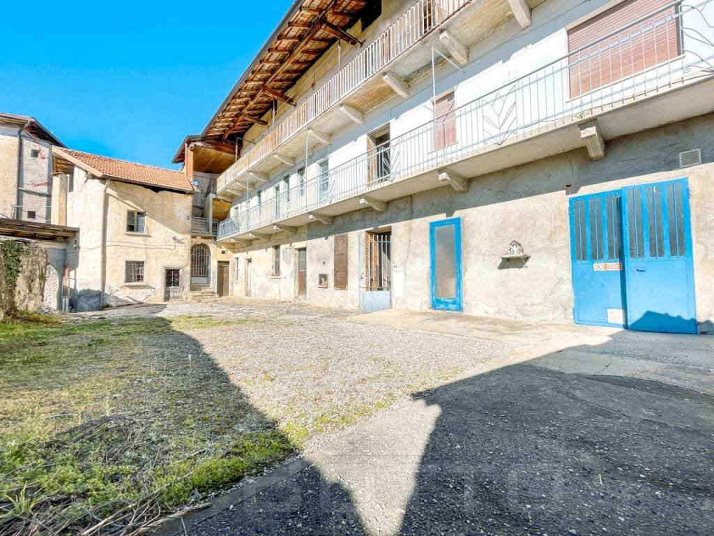 Cortile interno - Villa vicolo Cantonetto 6, Gozzano - photo 1