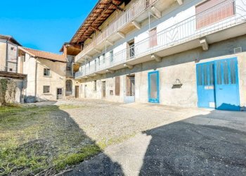 Cortile interno - Villa vicolo Cantonetto 6, Gozzano - foto 1