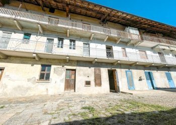 Facciata - Villa vicolo Cantonetto 6, Gozzano - foto 12