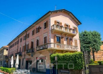 Facciata - Appartamento corso mazzini 57, Borgomanero - foto 1