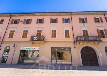Facciata - Appartamento corso mazzini 57, Borgomanero - foto 35