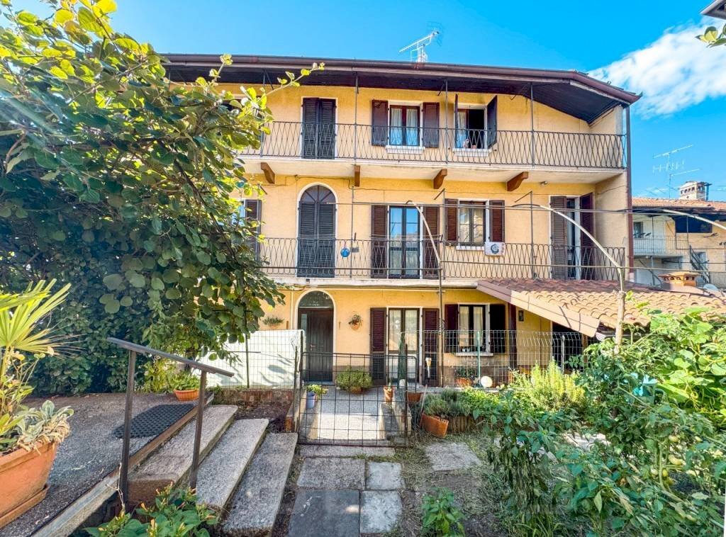 Facciata - Villa via Gentile 40, Gozzano - photo 1