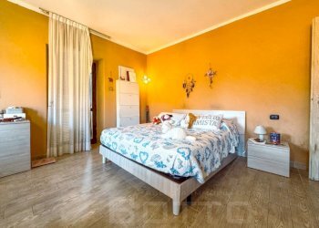 Camera da letto - Villa via Gentile 40, Gozzano - photo 15