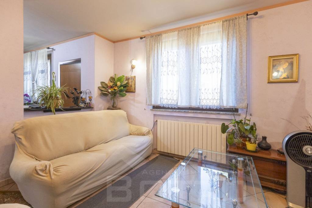 Salone - Villa via della Ciocca 94, Borgomanero - photo 3