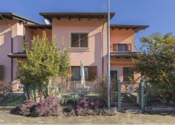 Facciata - Villa via della Ciocca 94, Borgomanero - foto 1