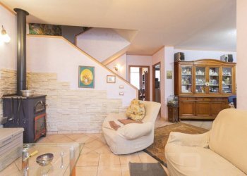 Salone - Villa via della Ciocca 94, Borgomanero - foto 2